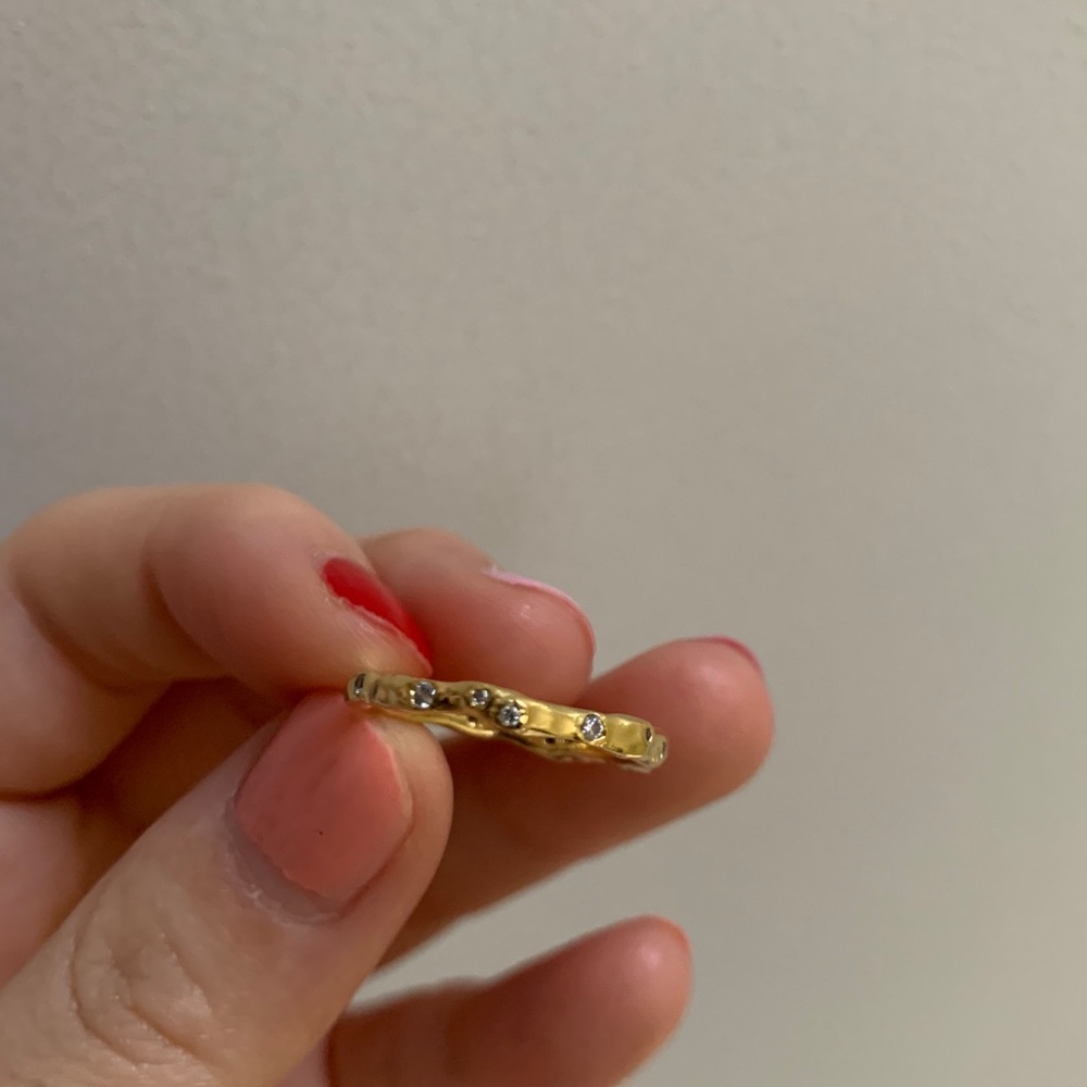 Gold hammered ring with diamonds